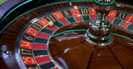 Người dùng Việt Nam chơi live casino và slot online trên điện thoại tại ty so ty le